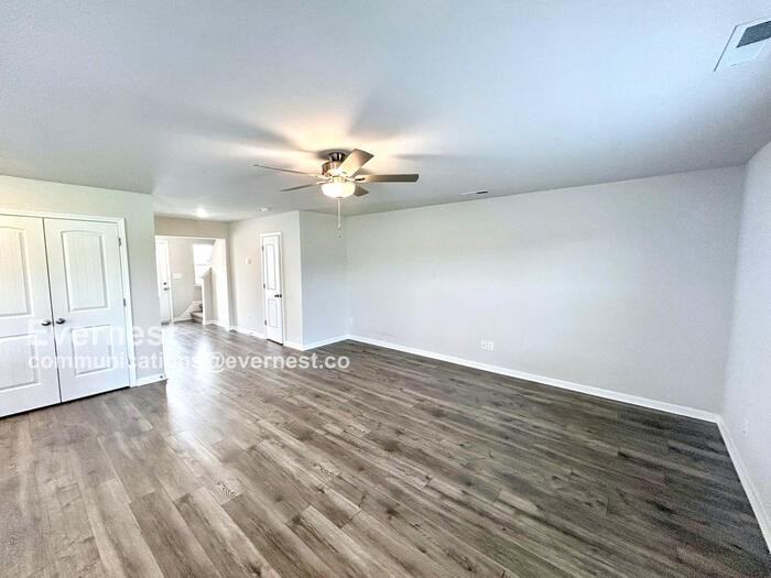 3231 Quintana Dr - Photo 4 of 24