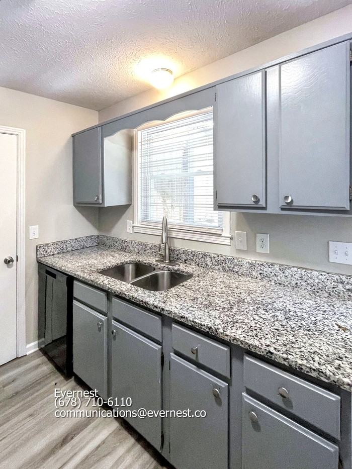 483 Ellenwood Drive - Photo 3 of 28