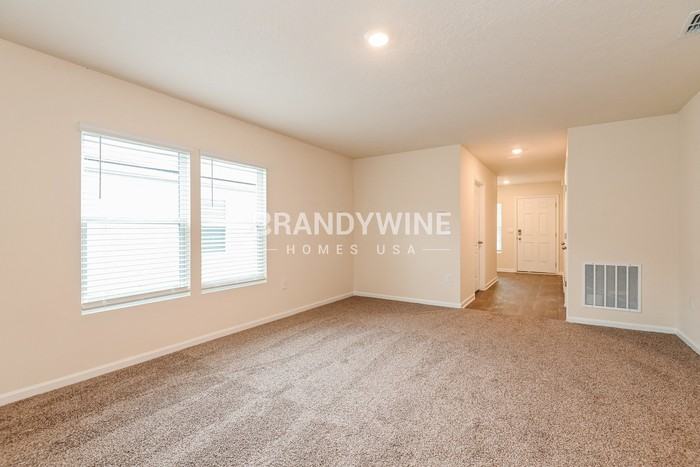 250 Falcon Ridge Rd - Photo 4 of 20