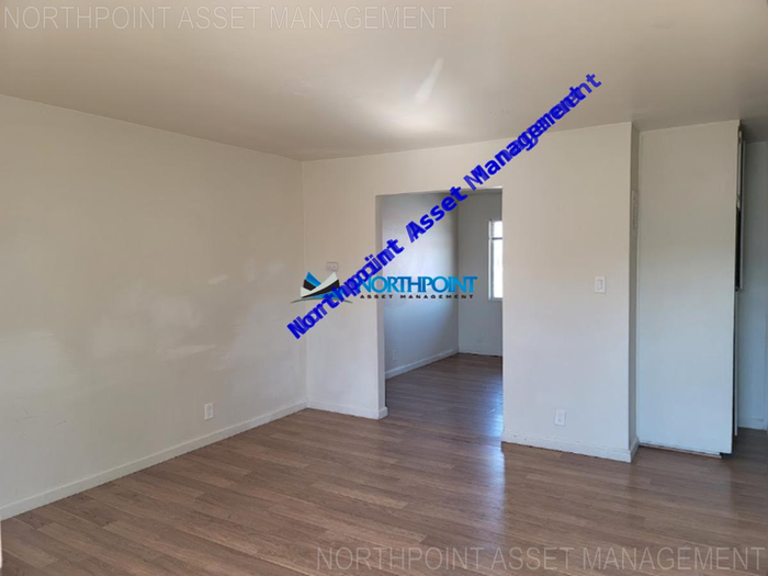 3740 Astoria St #4 - Photo 4 of 6