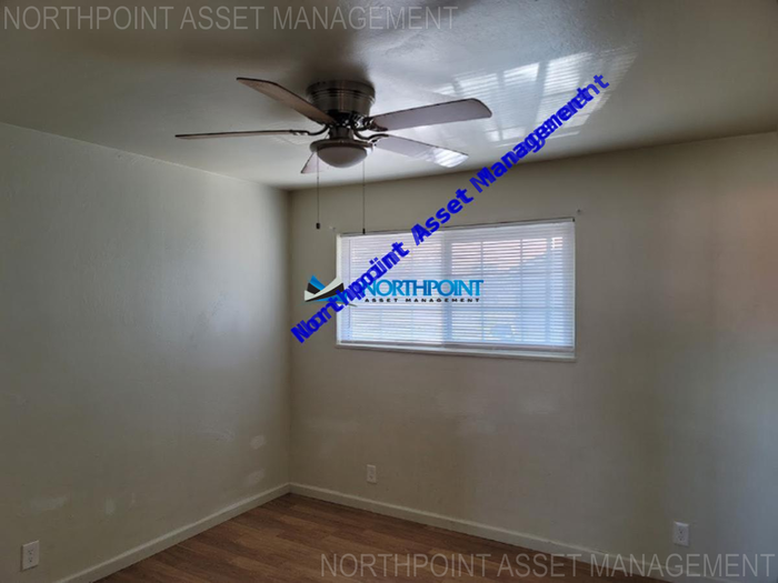 3740 Astoria St #4 - Photo 5 of 6