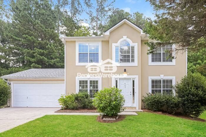 903 Stonebridge Crescent - Photo 2 of 17