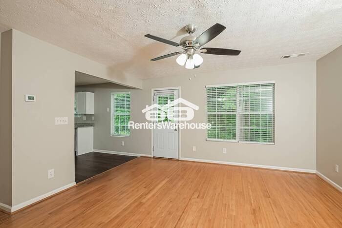 903 Stonebridge Crescent - Photo 5 of 17