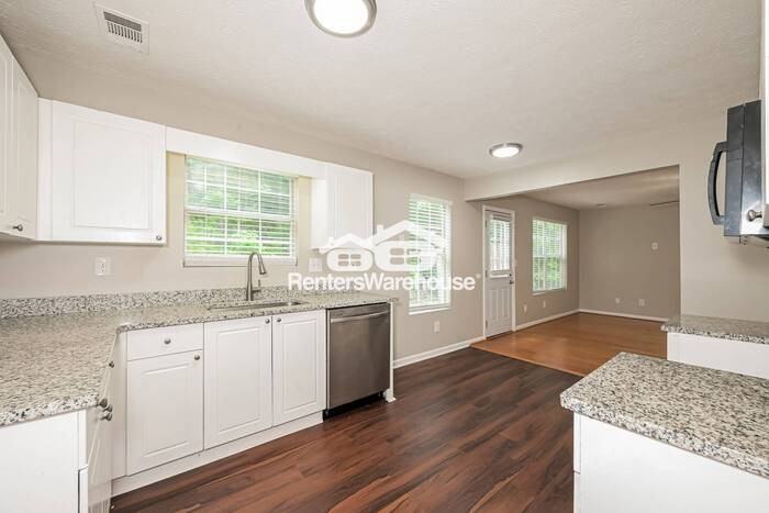 903 Stonebridge Crescent - Photo 6 of 17