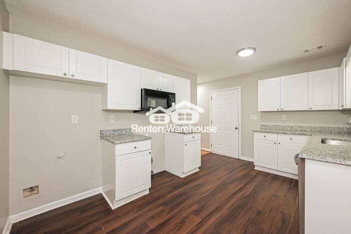 903 Stonebridge Crescent - Photo 7 of 17