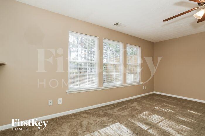 1221 Andrews Dr - Photo 2 of 15