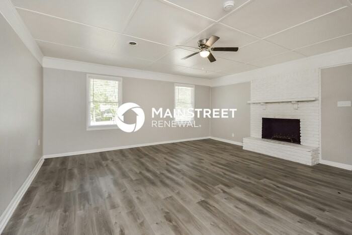 883 Waterside Drive Southeast - Photo 2 of 16