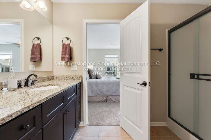 9326 N Main St - Photo 7 of 23