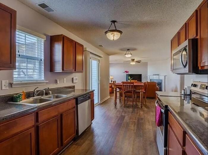 204 Meyer Ln - Photo 2 of 6