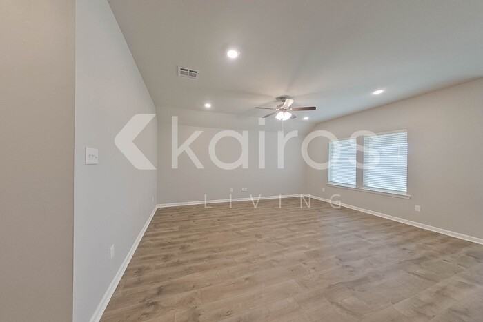 410 Mango Dr - Photo 5 of 28