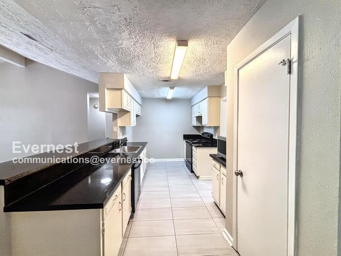 203 Woodvale Dr - Photo 2 of 27