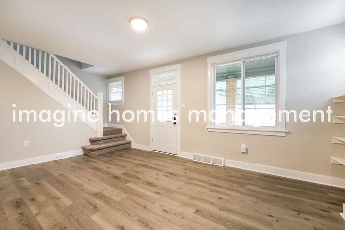 136 Glenmore Ave - Photo 4 of 14