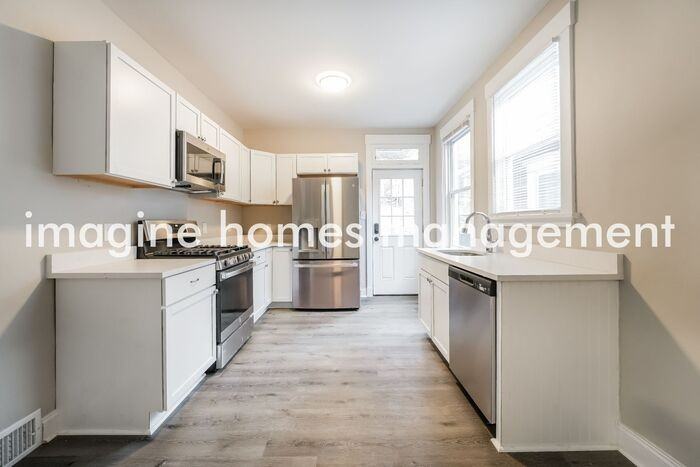 136 Glenmore Ave - Photo 7 of 14