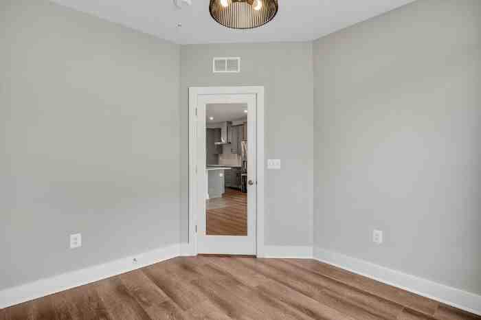 1041 N Lombardy St #B - Photo 2 of 31