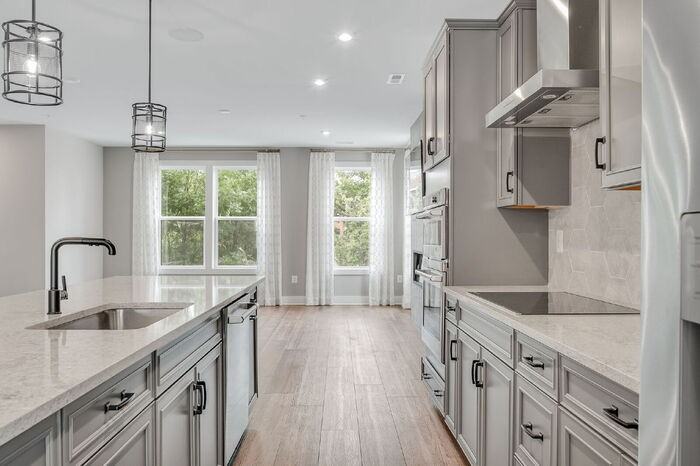 1041 N Lombardy St #B - Photo 7 of 31