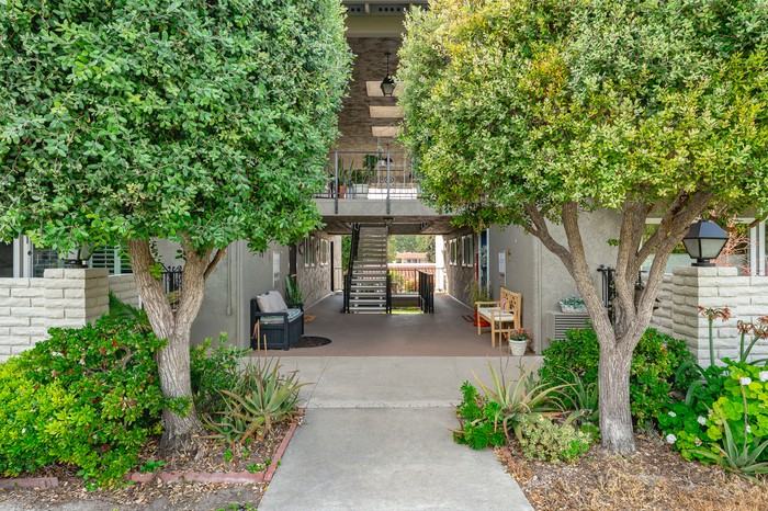 2134 Via Puerta #O - Photo 5 of 38