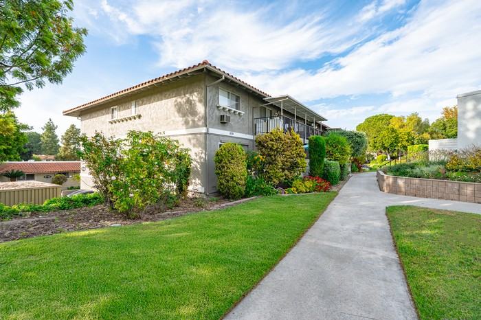 2134 Via Puerta #O - Photo 7 of 38