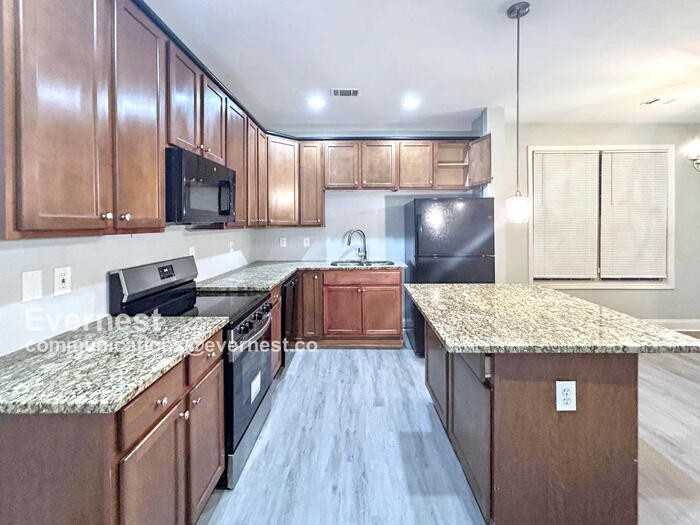 1305 Sweetbriar Circle - Photo 2 of 22