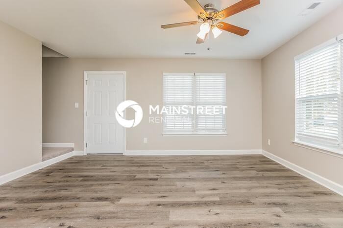 906 Alpha Dr - Photo 4 of 17