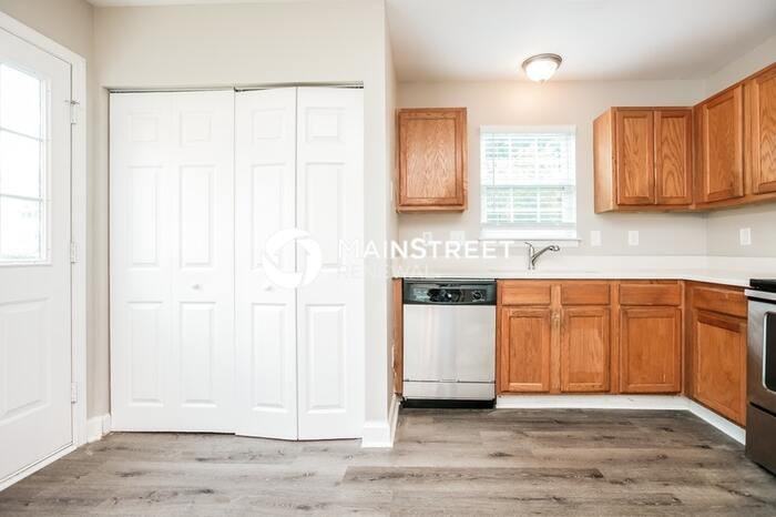 906 Alpha Dr - Photo 5 of 17