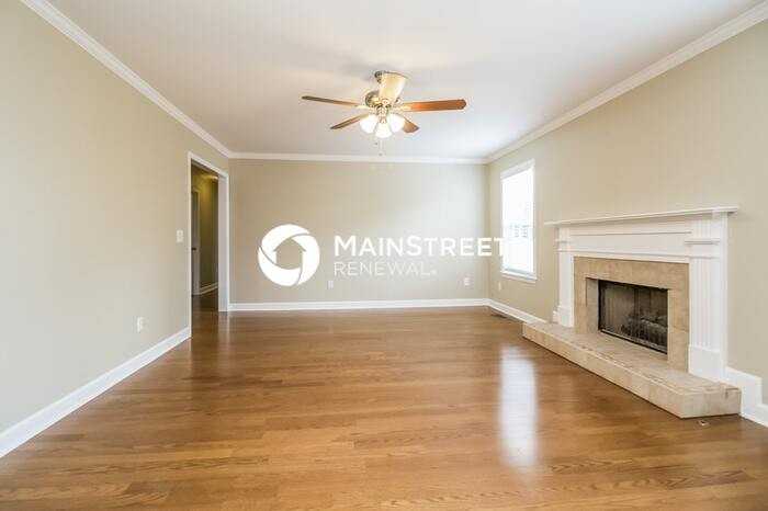 2800 Sutherland Drive - Photo 2 of 15