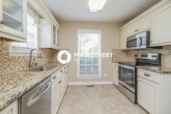 2800 Sutherland Drive - Photo 4 of 15