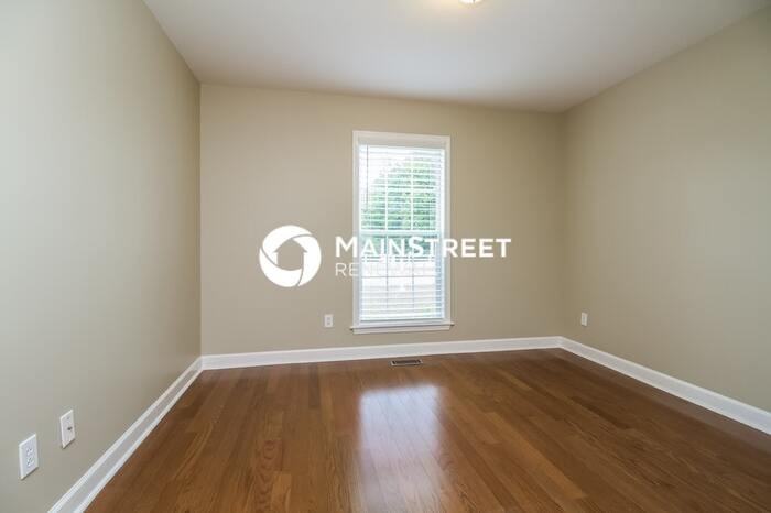 2800 Sutherland Drive - Photo 6 of 15