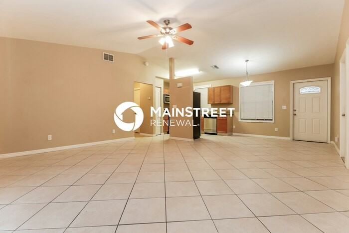 425 Northwest 4th Street - Photo 3 of 16