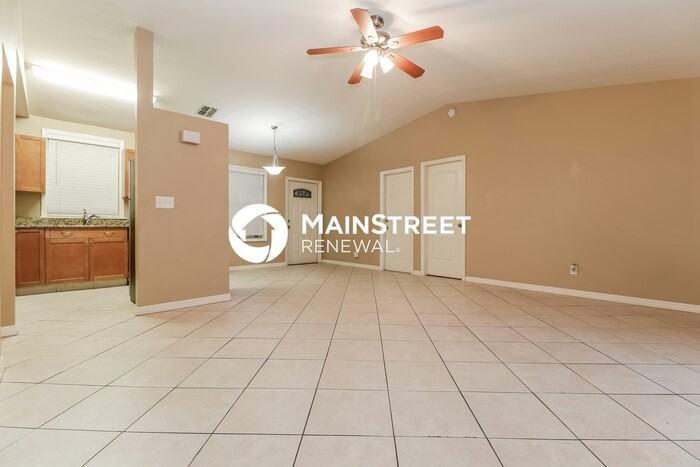 425 Northwest 4th Street - Photo 4 of 16