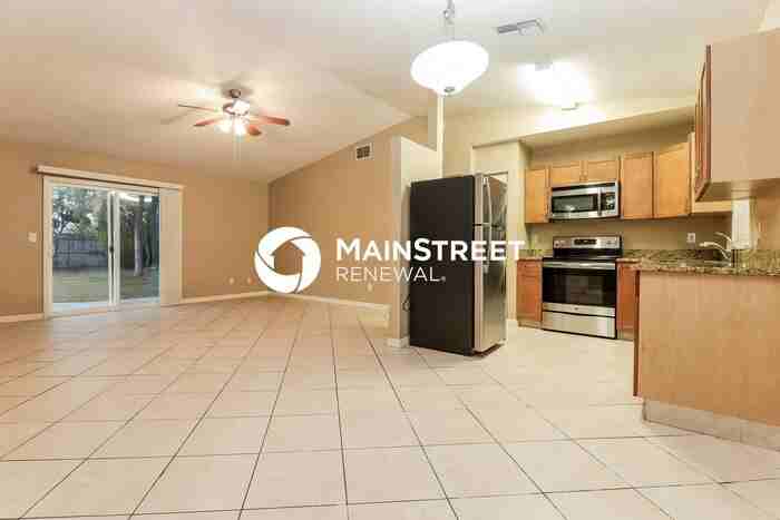 425 Northwest 4th Street - Photo 5 of 16