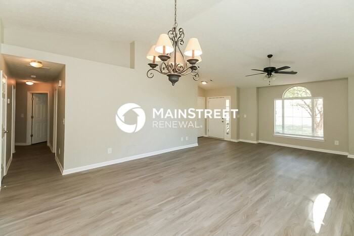 6695 Emerald Pointe Circle - Photo 4 of 16