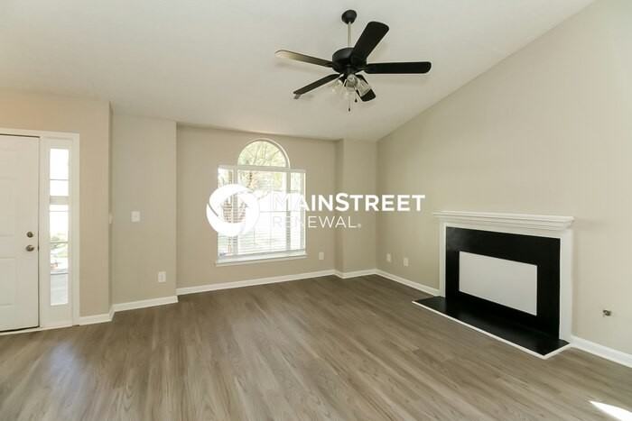 6695 Emerald Pointe Circle - Photo 5 of 16