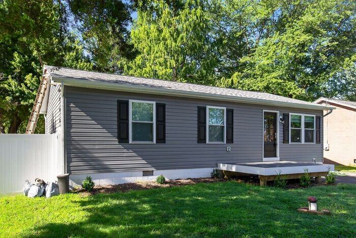 43215 Riverside Dr - Photo 2 of 15