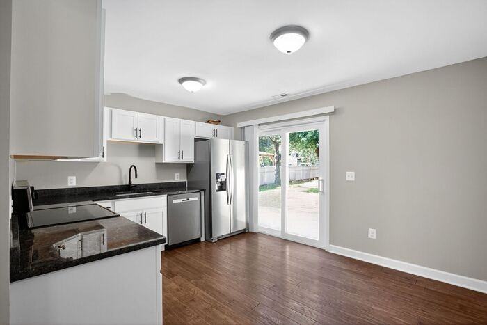 43215 Riverside Dr - Photo 3 of 15
