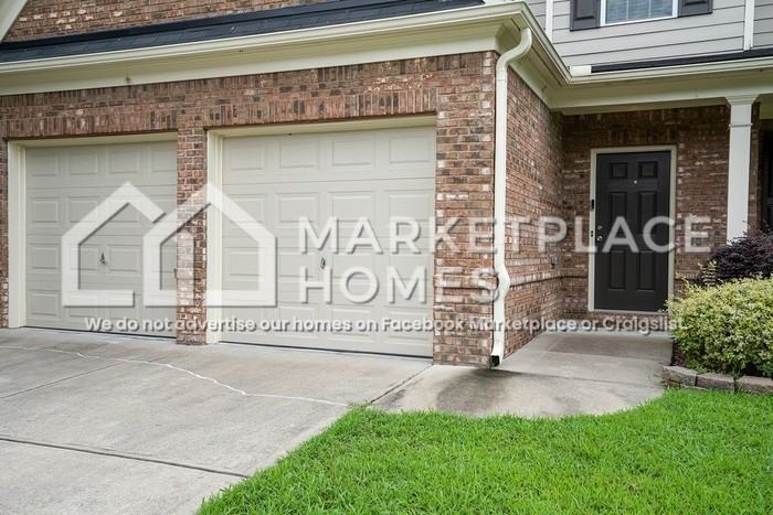 2070 Bonny Glen Cir - Photo 3 of 26