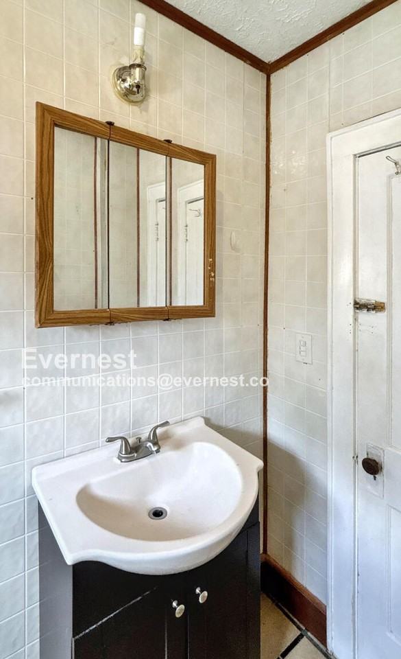 661 S Burgess Ave - Photo 3 of 21