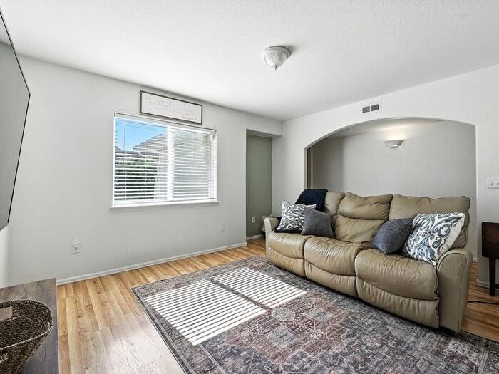 5040 Sage St - Photo 3 of 9