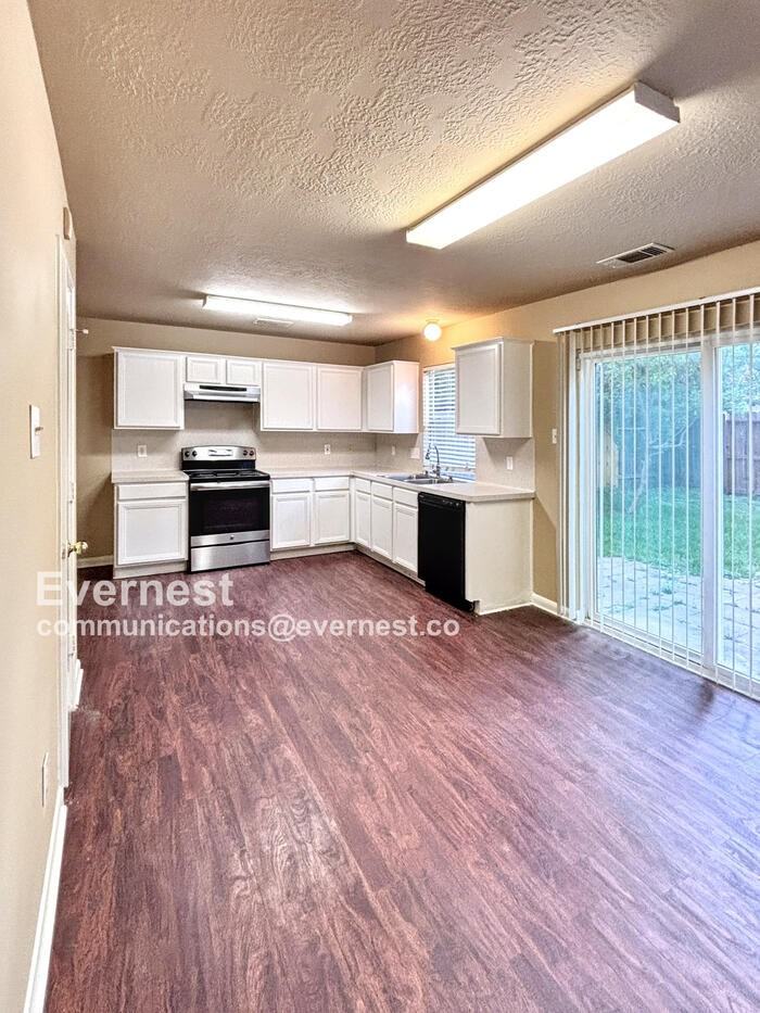 19402 Sandy Woods Dr - Photo 2 of 25