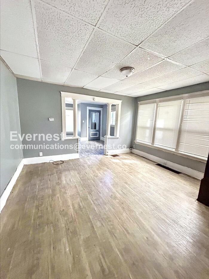 2213 E 82nd St - Photo 4 of 27