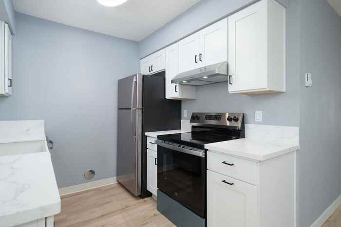 4920 Sw Lombard Ave - Photo 2 of 49