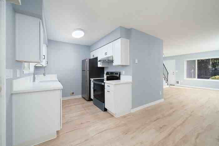 4920 Sw Lombard Ave - Photo 3 of 49