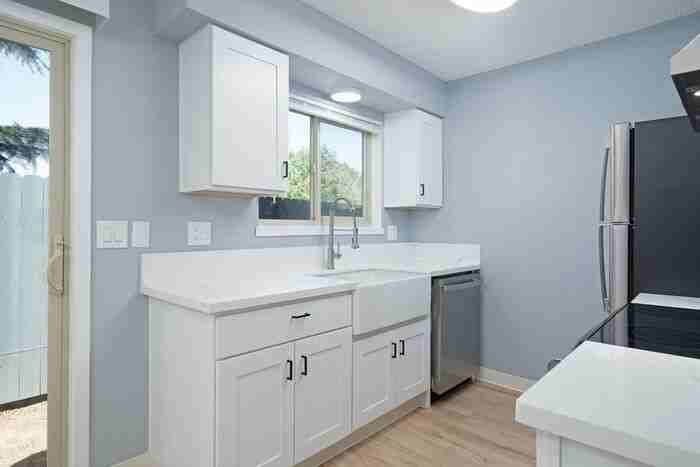 4920 Sw Lombard Ave - Photo 4 of 49