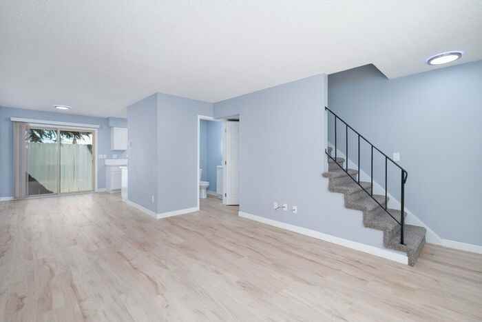 4920 Sw Lombard Ave - Photo 6 of 49