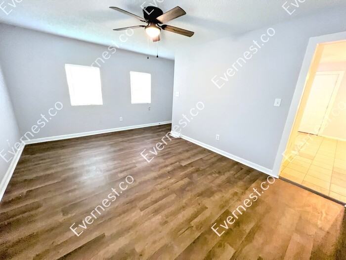 8134 Douglas Ave - Photo 5 of 24