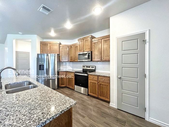 2216 Hornbeam Street - Photo 2 of 18