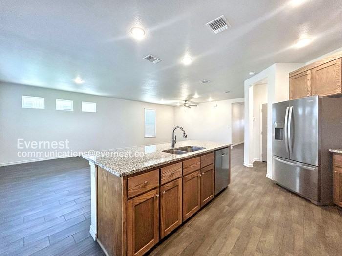 2216 Hornbeam Street - Photo 3 of 18