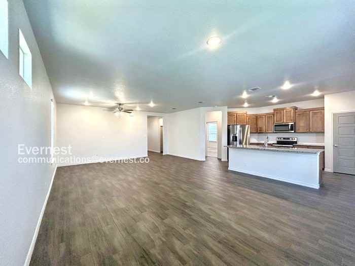 2216 Hornbeam Street - Photo 4 of 18