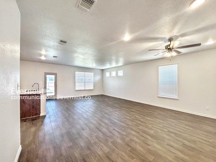 2216 Hornbeam Street - Photo 5 of 18