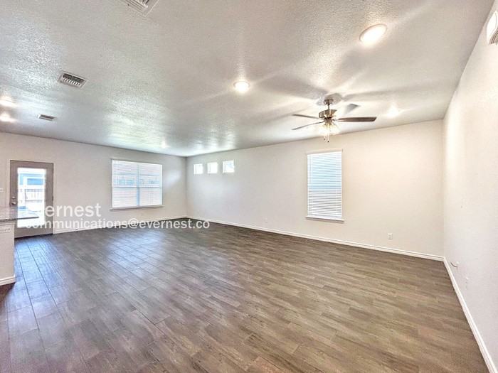 2216 Hornbeam Street - Photo 6 of 18