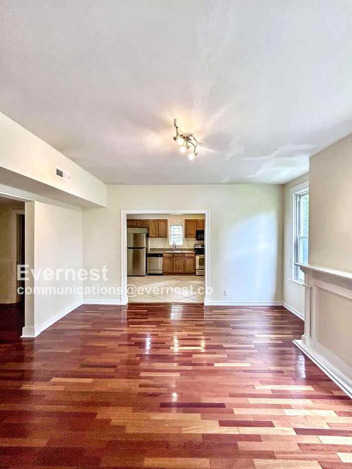 1402 Ashley Street - Photo 4 of 25